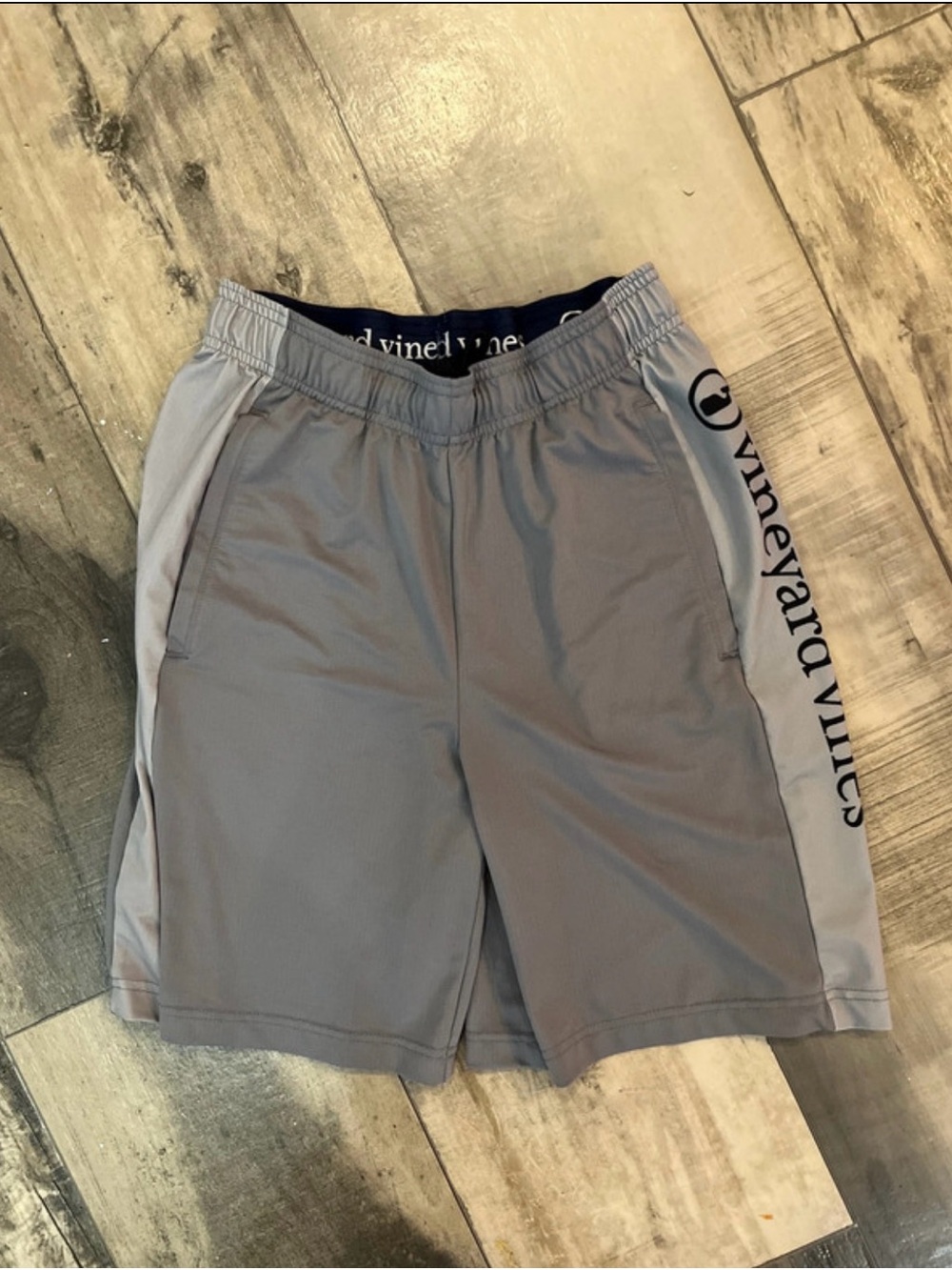Vineyard Vines Performance Men’s Gray Athletic Shorts Size Medium